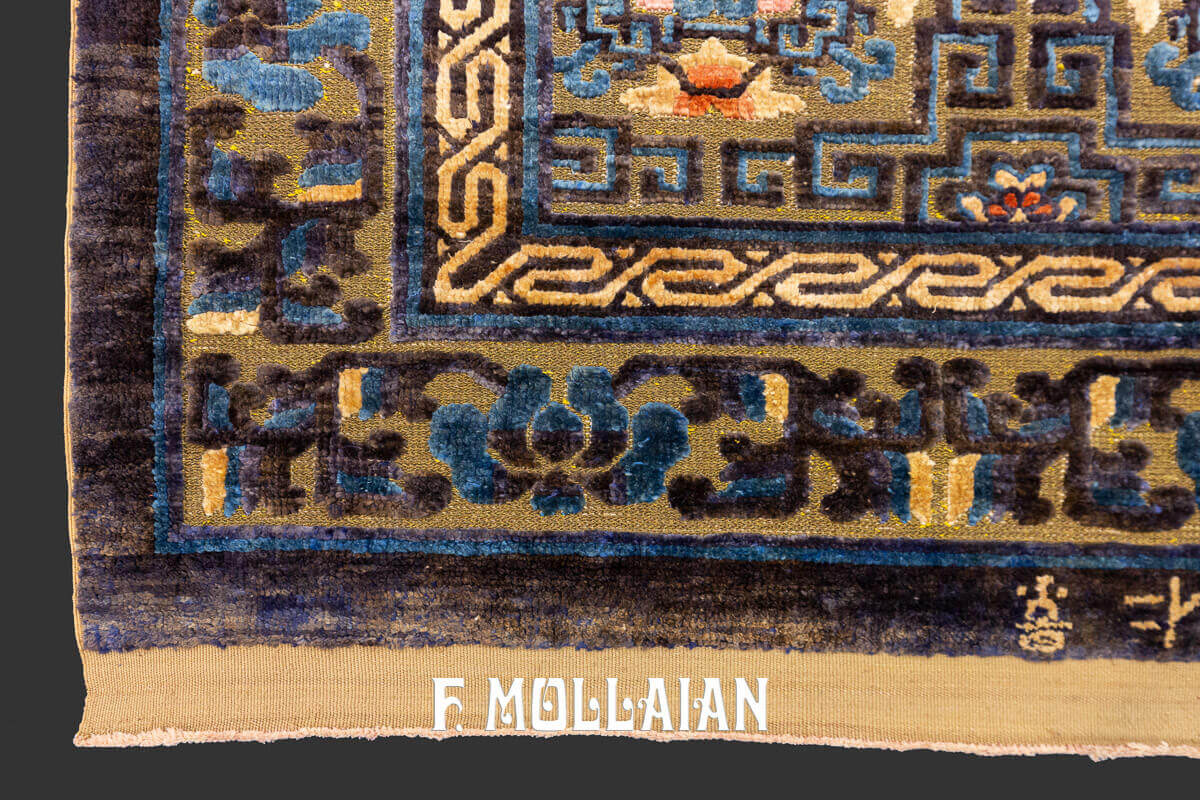 Signed Hand knotted and woven with Silk and Metal Thread Antique Chinese Souf Rug n°:27273024